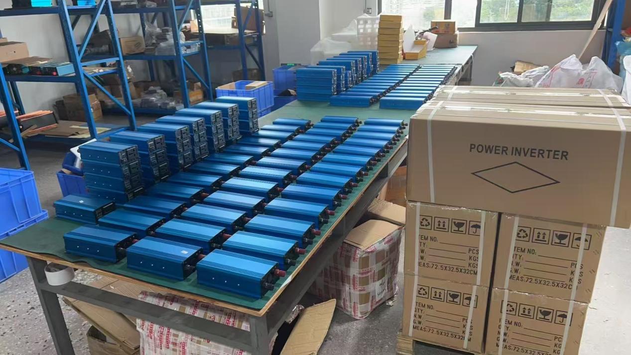 Packed Gerixi inverter products ready for shipment to overseas buyers